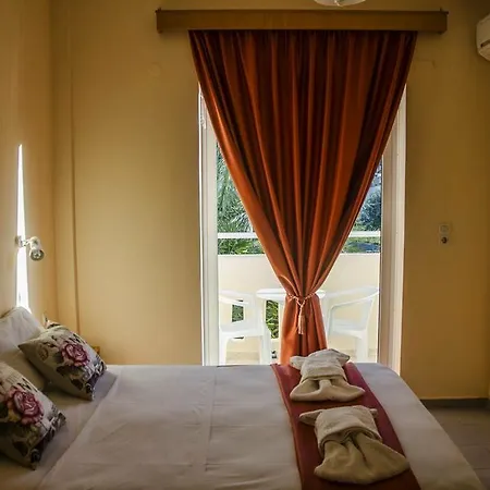 Yiannis The Beekeeper Hotel *