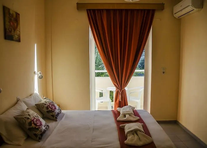 Yiannis The Beekeeper Hotel *